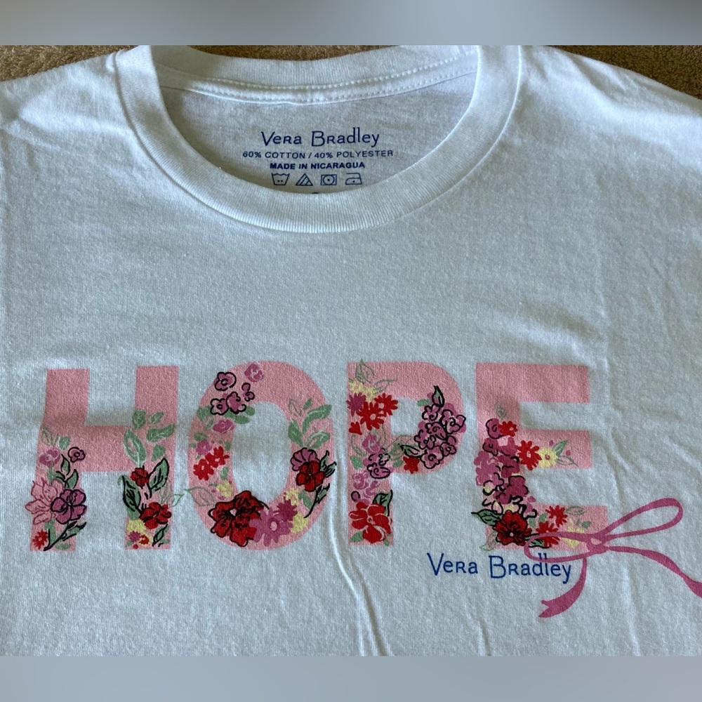🌺NEW VERA BRADLEY “HOPE” Breast Cancer Awareness T-Shirt Size Small